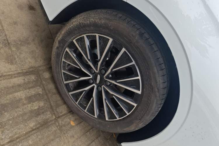 Used Geely Auto Emgrand 2026 Model 5th Generation 1.5L CVT Prestige Edition Left Front Wheel Hub
