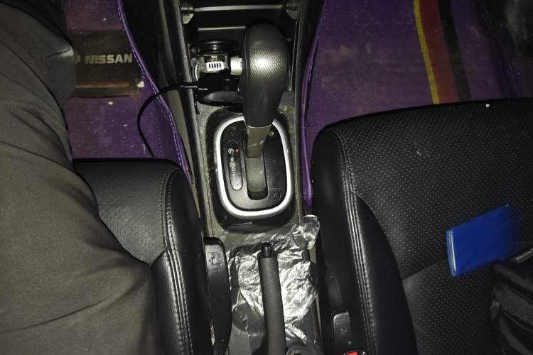 Used Nissan Tiida 2008 1.6L Automatic Smart Version Gear Lever