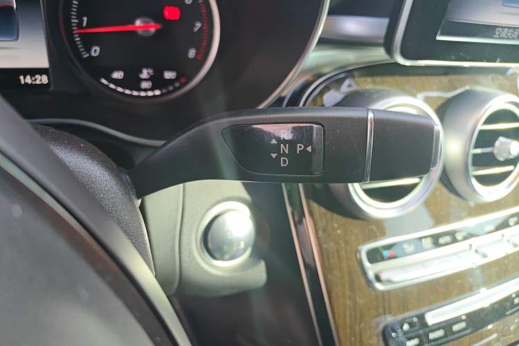 Used Mercedes-Benz GLC 2019 GLC 260 L 4MATIC Dynamic Model Gear Lever