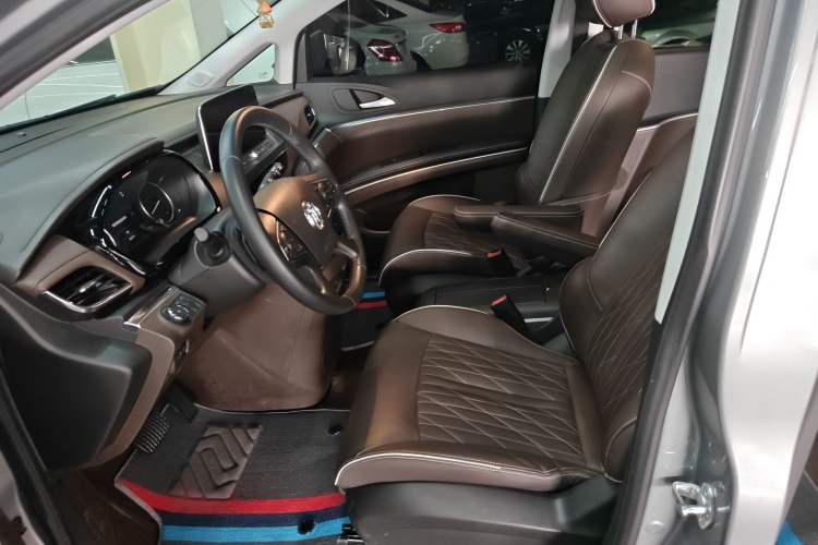 Used Buick GL8 2023 Land Executive Class 652T Luxury Model
