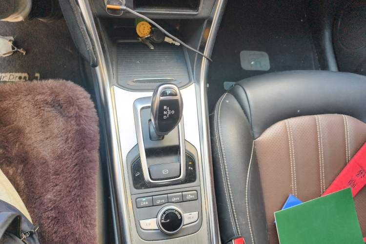 Used BYD Song New Energy 2017 Song DM 1.5TID All-Wheel Drive Luxury Model Gear Lever