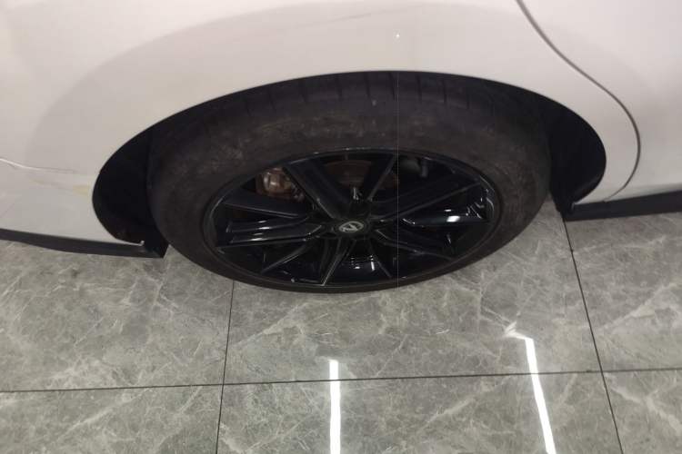 Used CHANGAN UNI-V 2023 1.5T Prestige Model Right Rear Wheel Hub