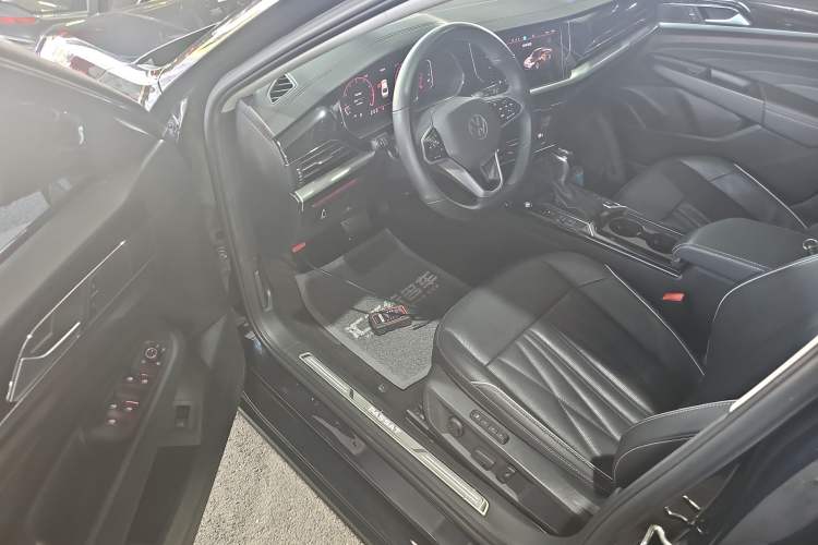 Used Volkswagen Passat 2023 330TSI Starry Luxury Edition
