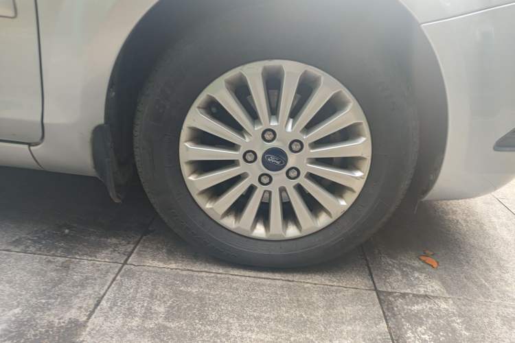 Used Ford Focus 2013 Sedan Classic 1.8L Automatic Fashion Edition
