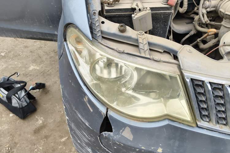 Used Wuling Hongguang 2010 1.2L Comfort Edition China IV Right Front Headlight