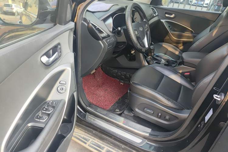 Used Hyundai Santa Fe 2013 2.0T Automatic All-Wheel Drive Top Trim