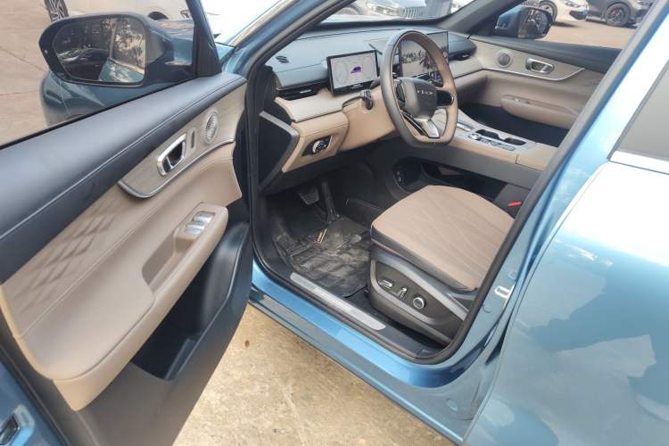 Used Chery Tiggo 8 PLUS C-DM 2025 1.5T 116 km Prestige Version 5 Seats