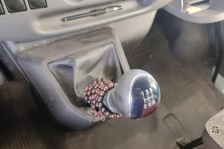 Used JMC Transit 2019 2.8T Commercial Version Long Wheelbase Mid-Roof 6-Seater Rear Single Tire China VI Emission Standard – JX493 Gear Lever