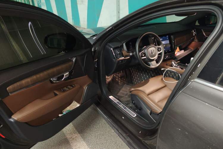 Used Volvo S90 2022 B5 Zhiyuan Luxury Edition
