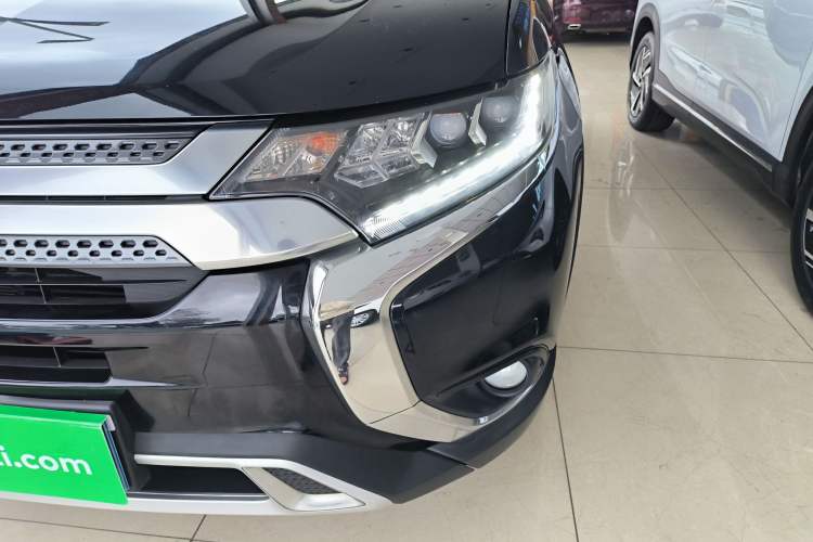 Used Mitsubishi Outlander 2020 2.4L 4x4 Zhi Xiang Edition 7-Seater
