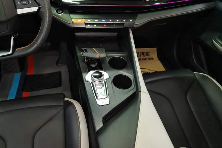 Used CHANGAN UNI-V 2023 1.5T Prestige Model