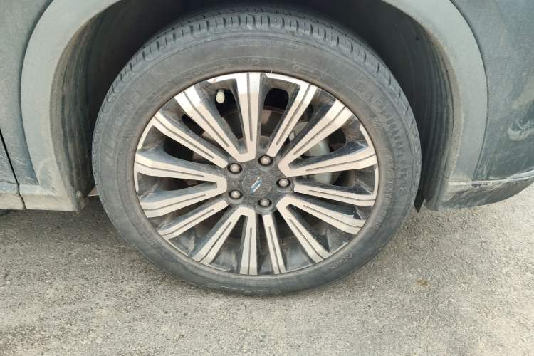 Used CHANGAN OSHAN X5 2021 1.5T DCT Prestige Edition Right Front Wheel Hub