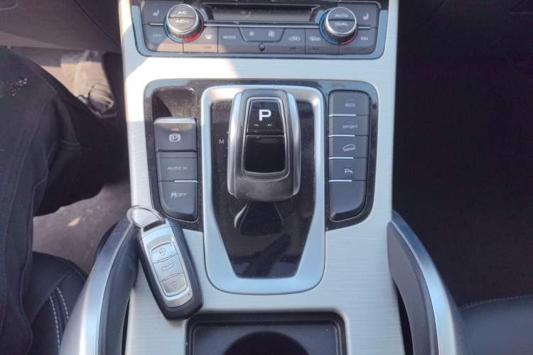 Used Geely Auto Emgrand X7 Sport 2020 1.8TD DCT Two-Wheel Drive Smart Connect 4G-Enabled Version Gear Lever