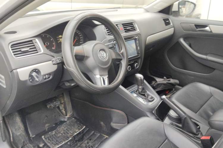 Used Volkswagen Sagitar 2014 Revised Version 1.6L Automatic Leading Edition
