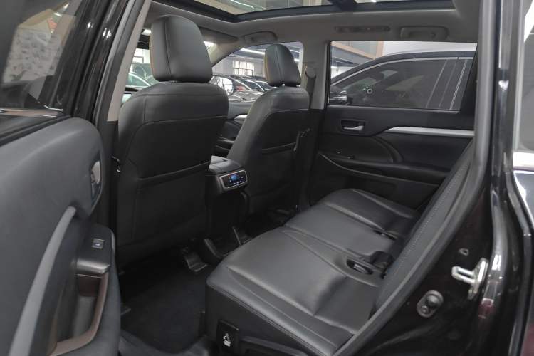 Used Toyota Highlander 2018 2.0T Four-Wheel Drive Prestige Version 7 Seats China VI Standard
