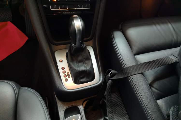 Used Volkswagen Sharan 2018 380TSI Luxury 7-Seater Gear Lever