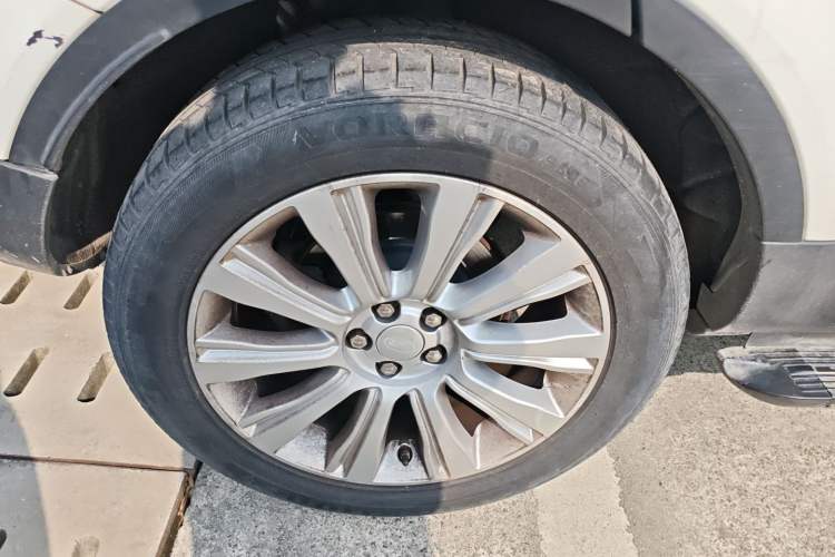 Used Land Rover Range Evoque 2015 2.0T Five-Door Zhiyao Edition Right Rear Wheel Hub