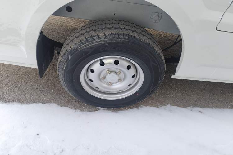 Used Dongfeng Yufeng EM27 2024 EM27L BYD CATL 41.86 kWh Exterior 8