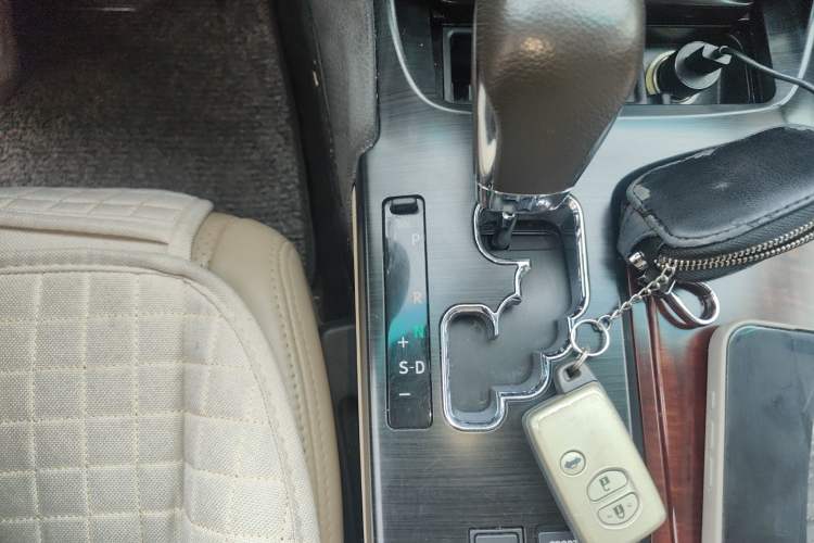 Used Toyota Crown 2010 2.5L Royal Gear Lever