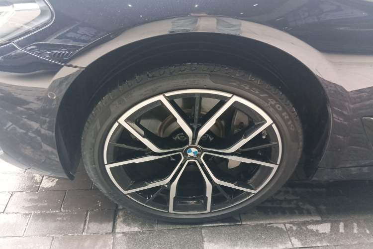 Used BMW 5 Series 2022 Second Facelift 530Li Luxury Version M Sport Package Left Front Wheel Hub