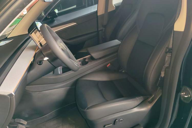 Used Tesla Model Y 2023 Long-Range All-Wheel-Drive Version