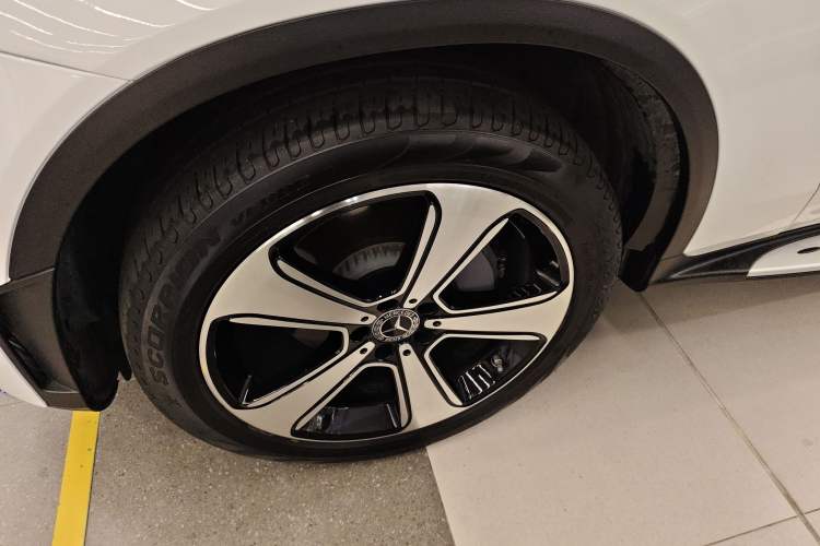 Used Mercedes-Benz GLC 2022 Refreshed GLC 300 L 4MATIC Dynamic Edition Prestige Version Left Front Wheel Hub