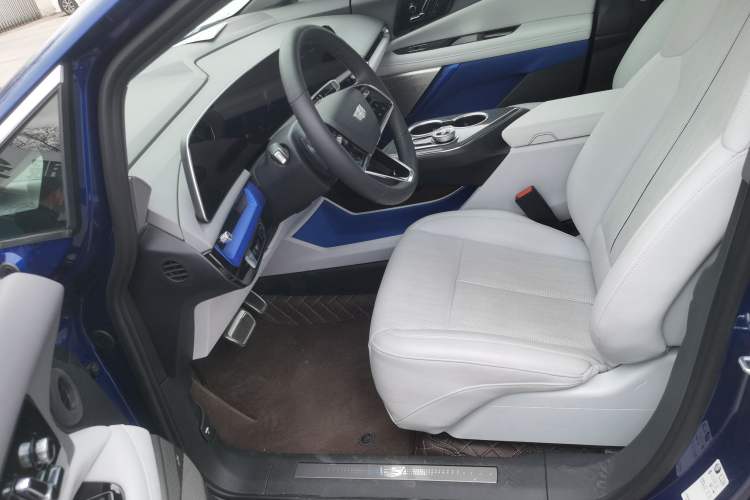 Used Cadillac OPTIQ 2024 Standard Range Version Left Front Seat