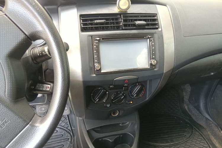 Used Nissan Livina 2010 Jingyue Edition 1.6L Manual All-Around Model