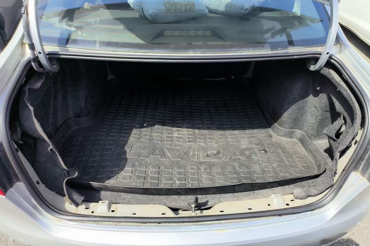 Used Volkswagen Lavida 2013 Revised Classic 1.6L Automatic Fashion Edition Trunk