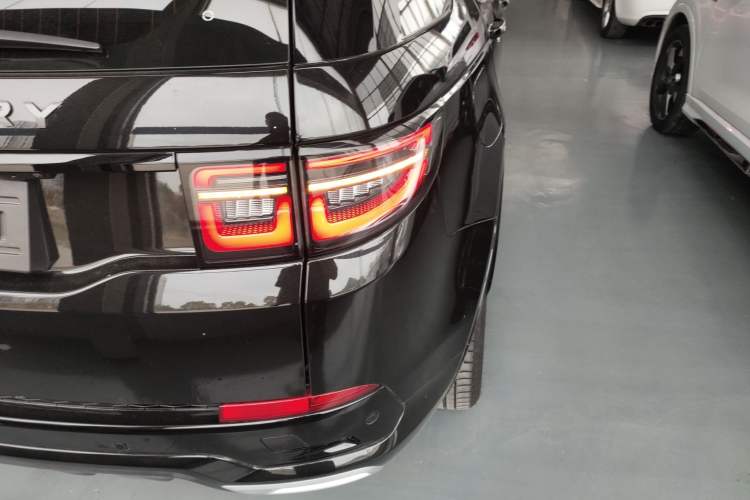 Used Land Rover Discovery Sport 2020 249 PS R-Dynamic Performance Edition Exterior 3