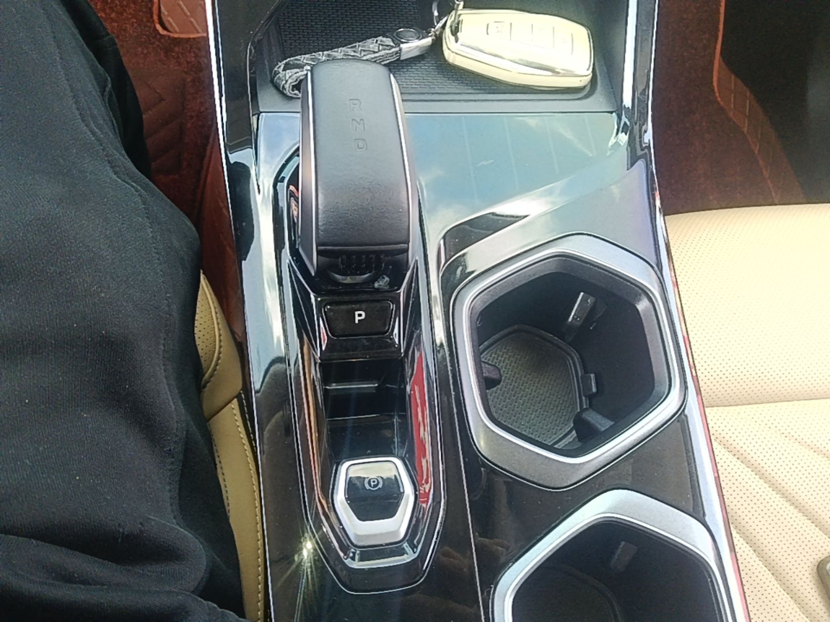 Geely Auto FX11 2023 1.5TD DCT Prestige Edition — снимка 16