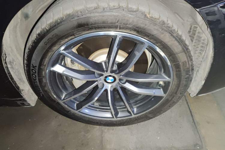 Used BMW 5 Series New Energy 2021 535Le M Sport Package Right Front Wheel Hub
