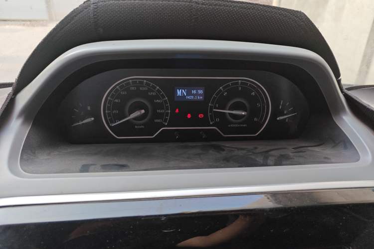 Used SAIC MAXUS Xintu V80  Instrument Cluster