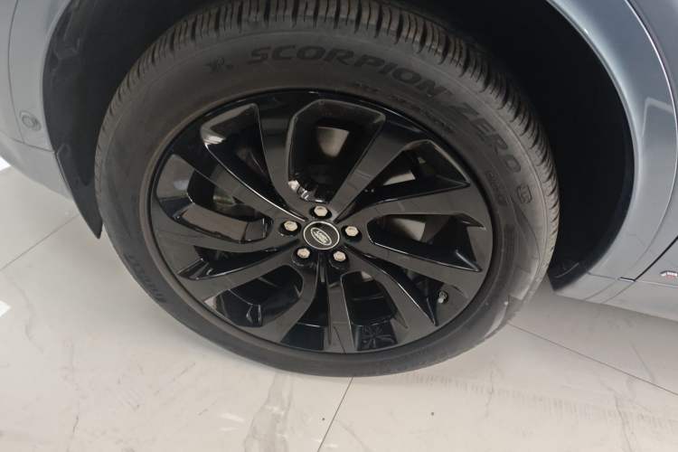 Used Land Rover Discovery Sport 2020 249 PS R-Dynamic Performance Tech Edition 7 Seats Left Front Wheel Hub