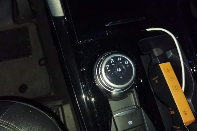 Used Ford Explorer 2020 EcoBoost 285 4x4 Titanium Edition 7-Seater Gear Lever