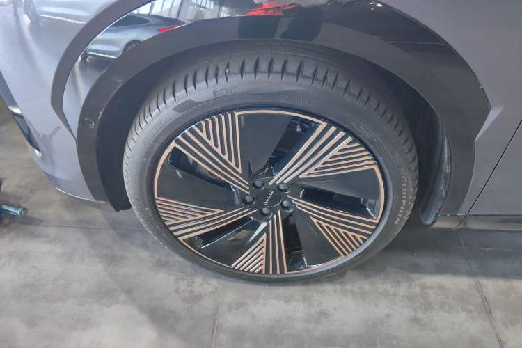 Used Lynk & Co 08 EM-P 2023 220 km Limited-Time Edition
