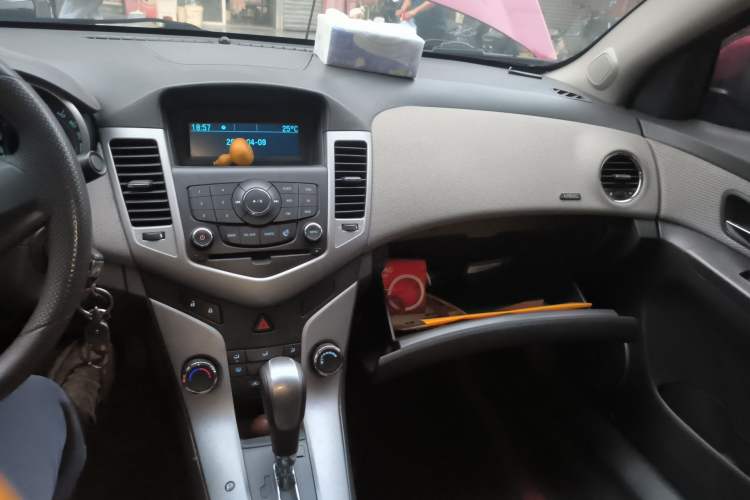 Used Chevrolet Cruze 2011 1.6L SE Automatic Audio And AC Panel