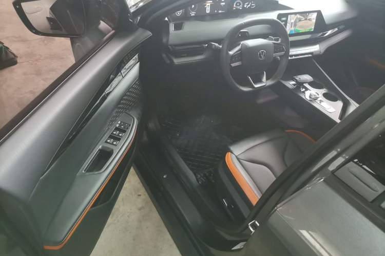 Used CHANGAN UNI-V 2023 1.5T Prestige Model
