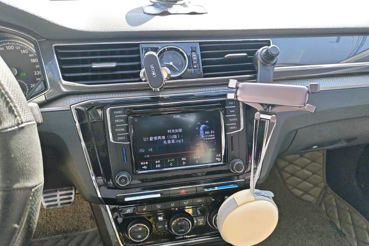 Used Volkswagen Passat 2016 330TSI DSG Prestige Edition Audio And AC Panel