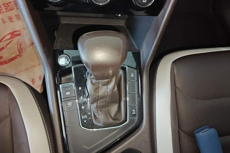 Used Volkswagen Tiguan L 2018 Facelift 330TSI Automatic Two-Wheel Drive Luxury Edition Gear Lever