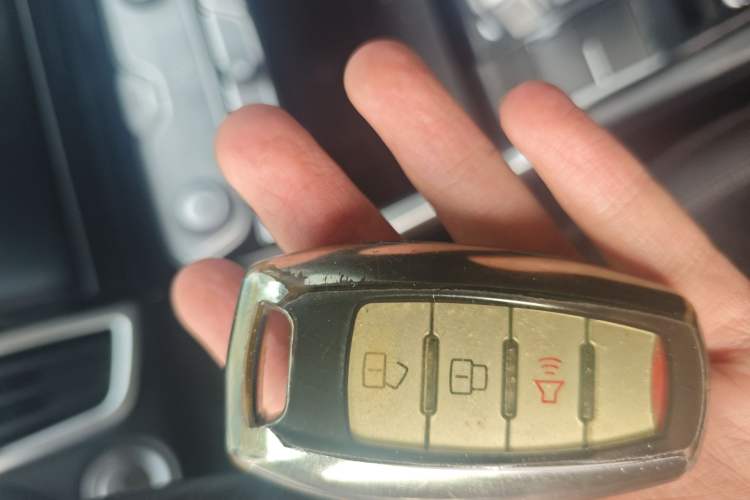 Used Great Wall Poer 2021 2.0T Commercial Version Automatic Diesel Two-Wheel Drive Elite Trim with Long Bed – GW4D20M Vehicle Key