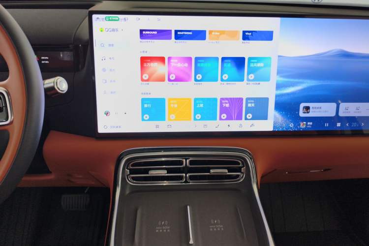 Used Geely Galaxy M9 2025 Model 210km Four-Wheel-Drive Leading Edition Audio And AC Panel