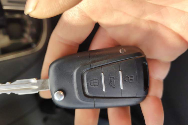 Used SAIC MAXUS Xintu V80 2019 2.0T Plus AMT Aoyuntong Short Wheelbase Ultra-Low Roof 5/6-Seater