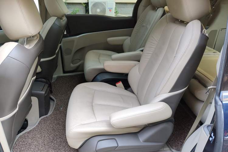 Used Buick GL8 2013 3.0L GT Luxury Business Haoya Edition Left Rear Seat