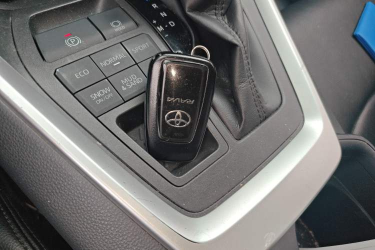 Used Toyota RAV4 2020 2.0L CVT 4x4 Trend Edition
