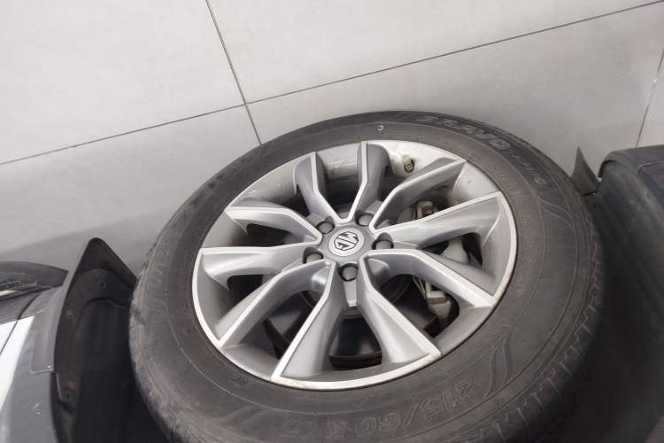 Used MG HS 2019 20T Automatic Two-Wheel Drive Luxury Edition China VI Standard Exterior 4