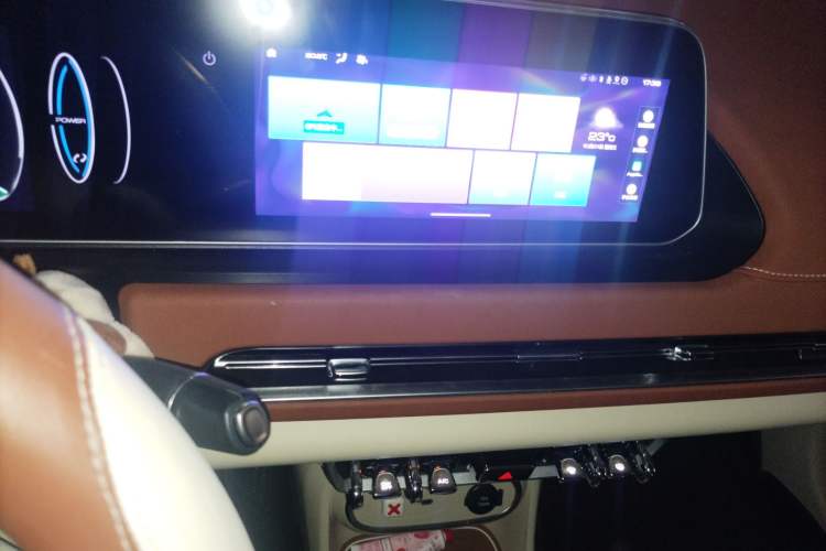 Used ORA Good Cat 2023 401 km Standard Range Prestige Version Lithium Iron Phosphate Audio And AC Panel