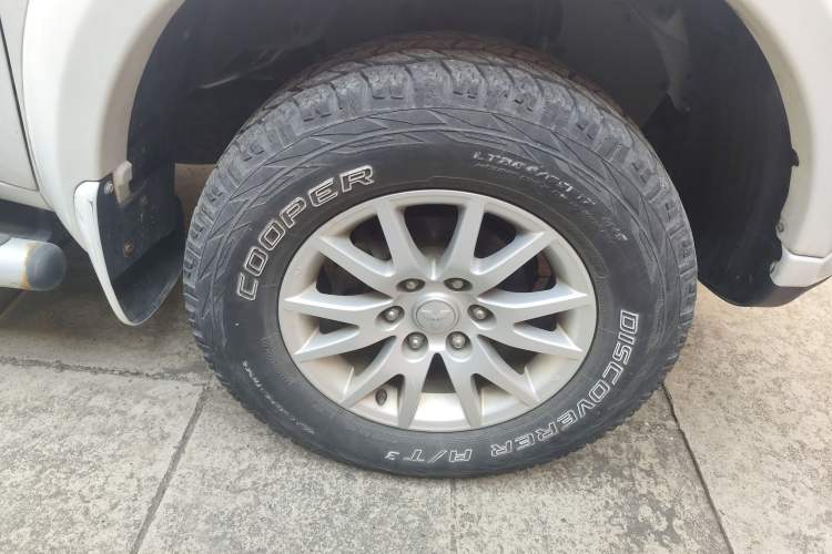 Used Mitsubishi Pajero Sport 2013 3.0L Automatic 4x4 Executive Edition