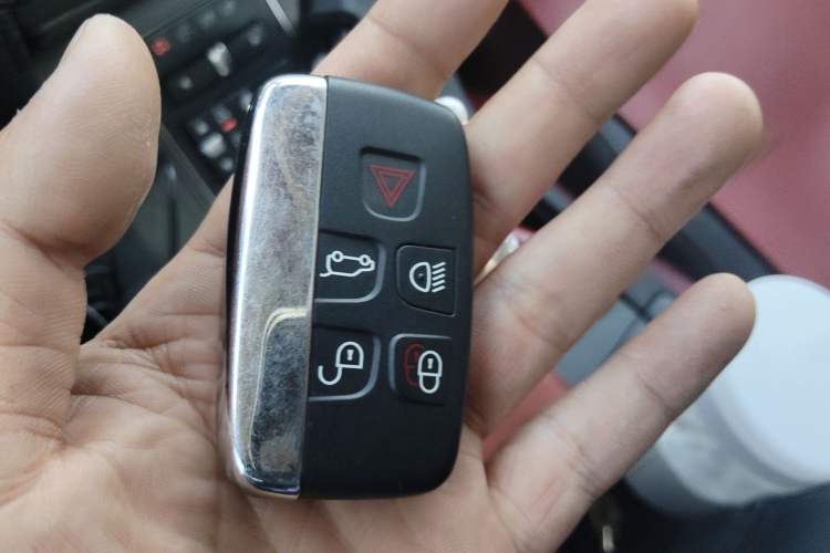 Used Land Rover Discovery 2016 3.0 SC V6 SE Vehicle Key