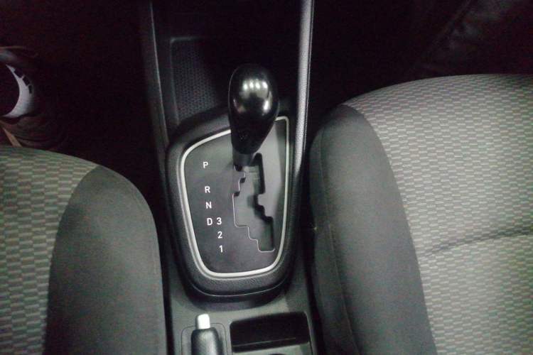 Used Hyundai Verna (older generation) 2017 1.4L Automatic YueXiang Edition China V-standard Gear Lever